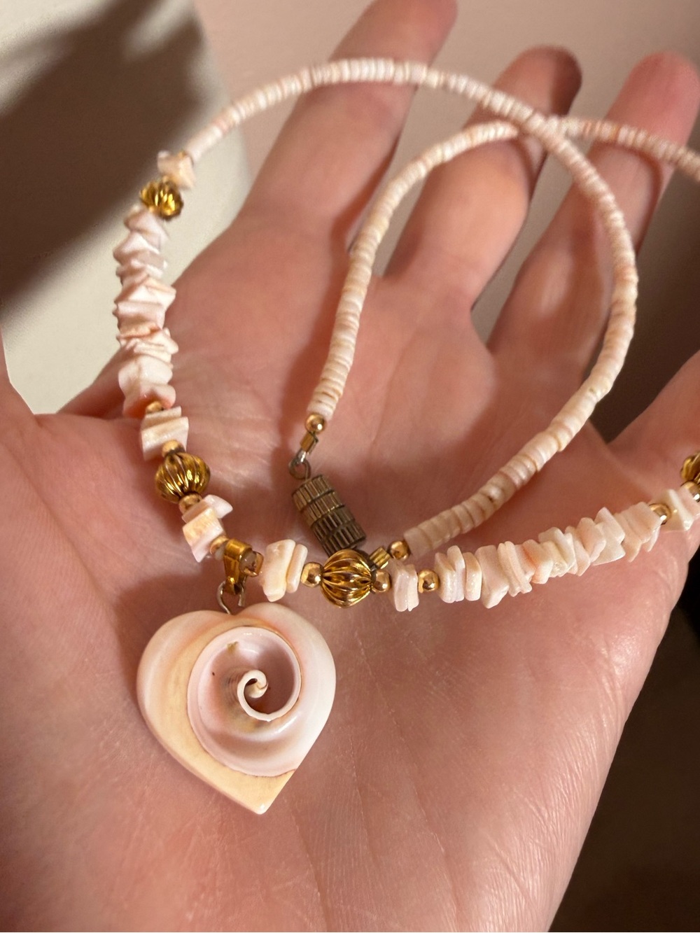 Vintage Hawaiian pukka shell Heart necklace boho 18 inches